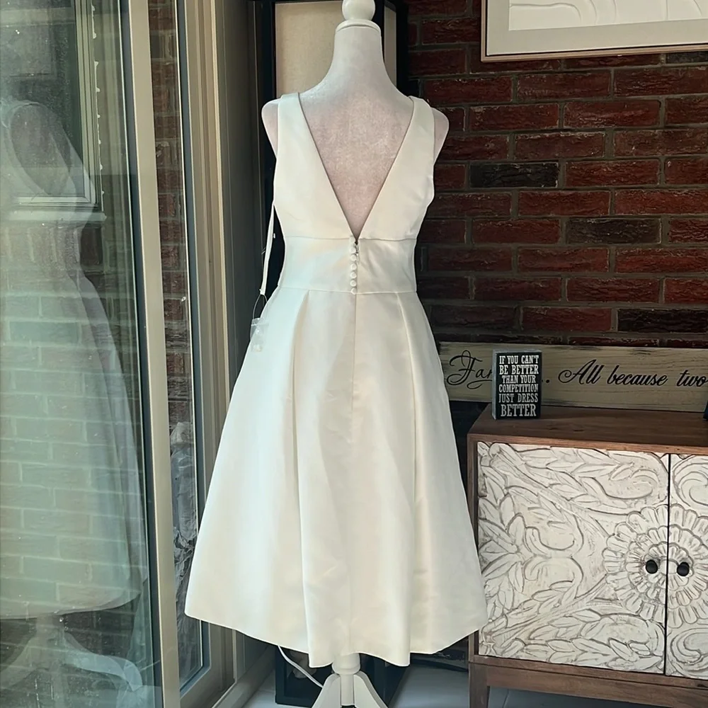Amsale Faille Deep V-Neck Dress Size 6 NWT - Picture 8 of 9